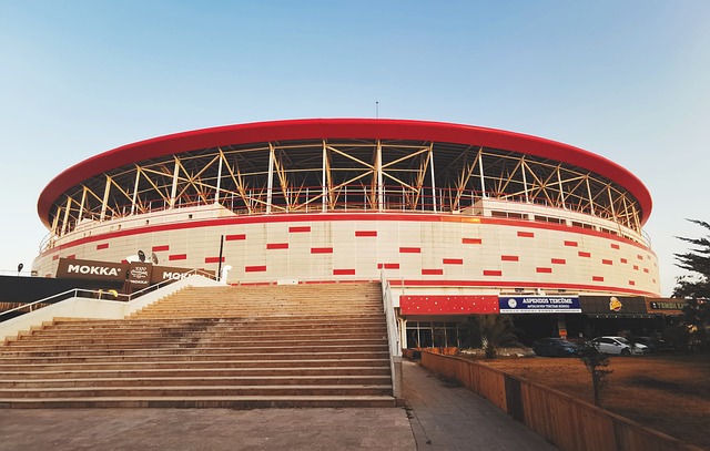 叶伊恬反手搏杀将比分追到9比10.